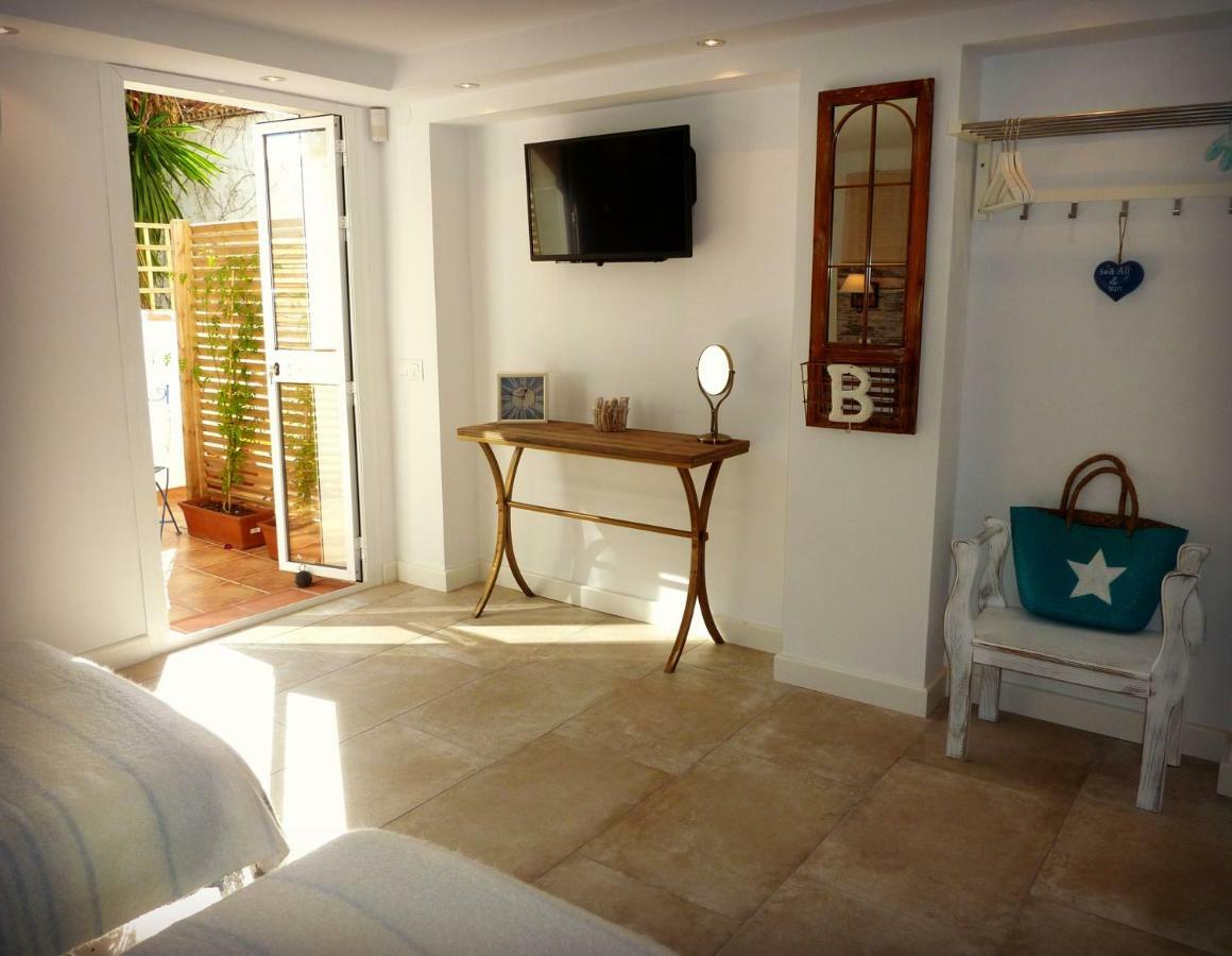 Villa Breeze Boutique Guest Rooms, Marbella Sitio de Calahonda Kültér fotó