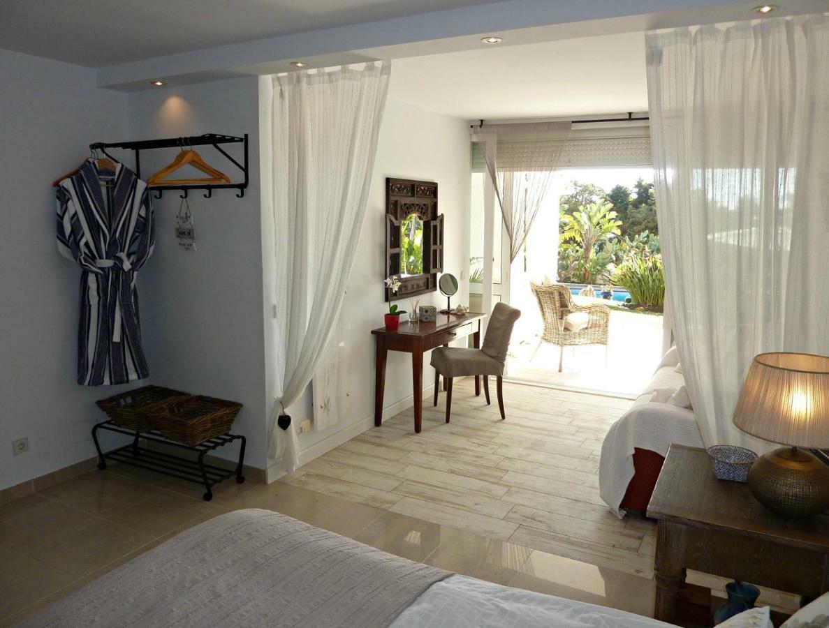 Villa Breeze Boutique Guest Rooms, Marbella Sitio de Calahonda Kültér fotó